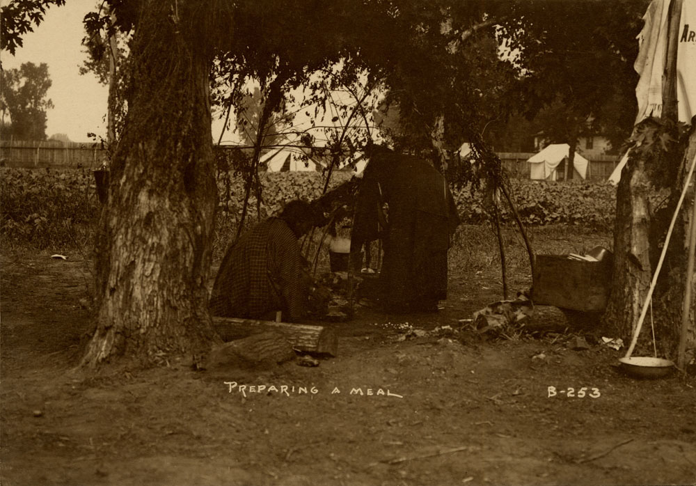 Two Indian Congress participants preparing a meal.